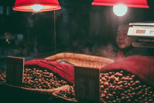 Primer Plano Una Cafetería Con Sillas Rojas Blancas — Foto de Stock