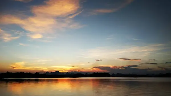 Krásný Západ Slunce Nad Jezerem — Stock fotografie