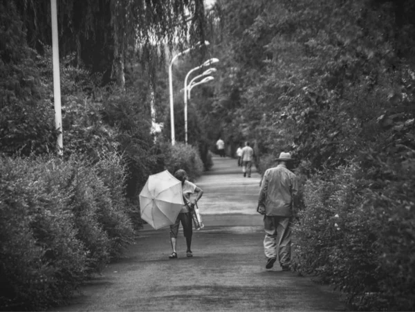 Niños Caminando Parque — Foto de Stock