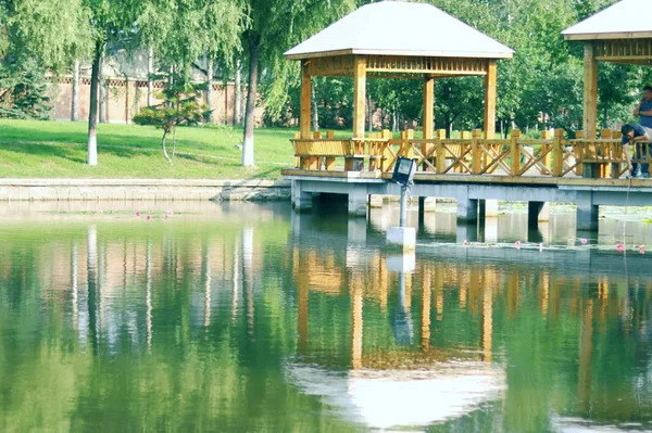 Hermosa Piscina Lujo Con Reflejo Agua — Foto de Stock