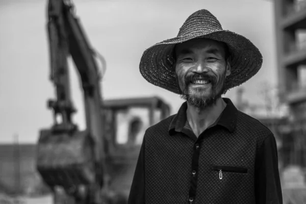 Retrato Hombre Guapo Con Sombrero — Foto de Stock