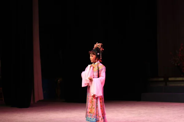 Mujer Joven Traje Tradicional Danza Tailandesa — Foto de Stock