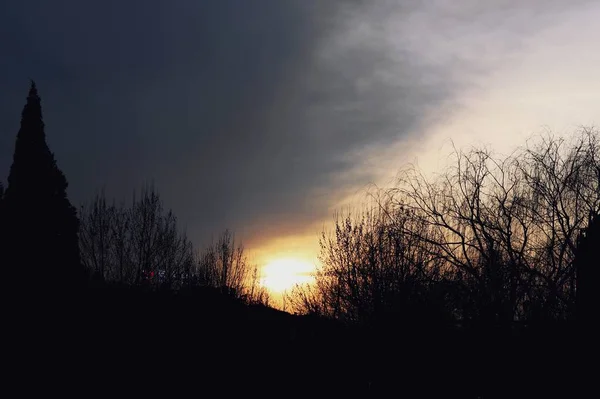 Puesta Sol Sobre Paisaje Montaña — Foto de Stock