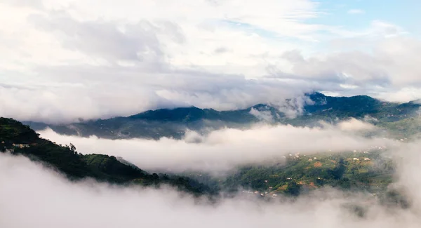 Горный Пейзаж Облаками Небом — стоковое фото