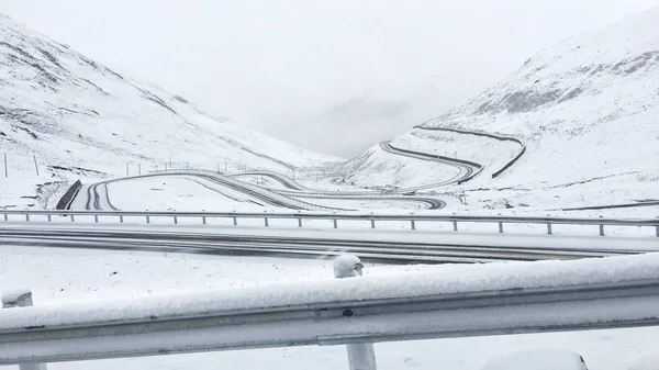 Carretera Cubierta Nieve Las Montañas Invierno — Foto de Stock