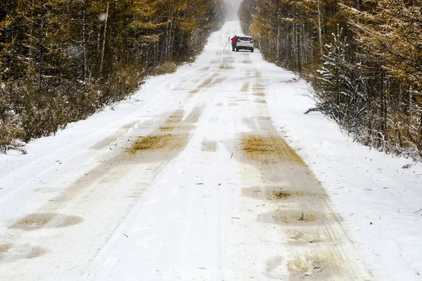 Carretera Nieve Cubierta Una Gran Cantidad Coches — Foto de Stock