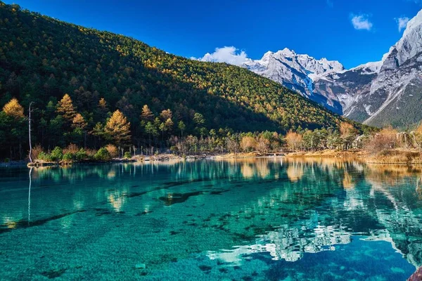 Hermoso Lago Las Montañas — Foto de Stock