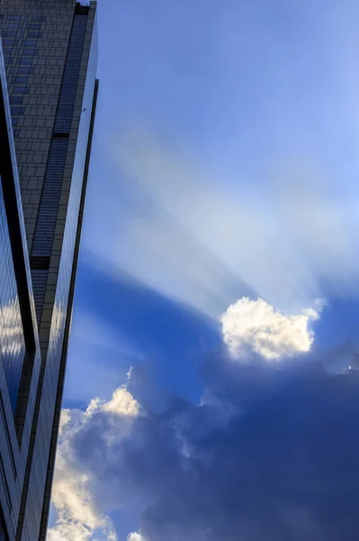 Edificio Moderno Con Cielo Azul — Foto de Stock