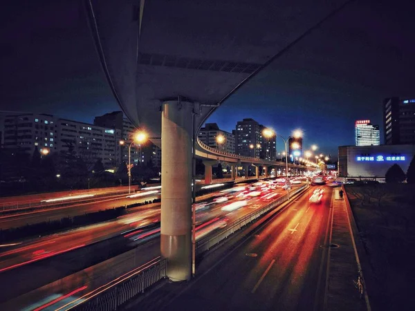 Размытие Дорожного Движения Ночью Сумерках — стоковое фото