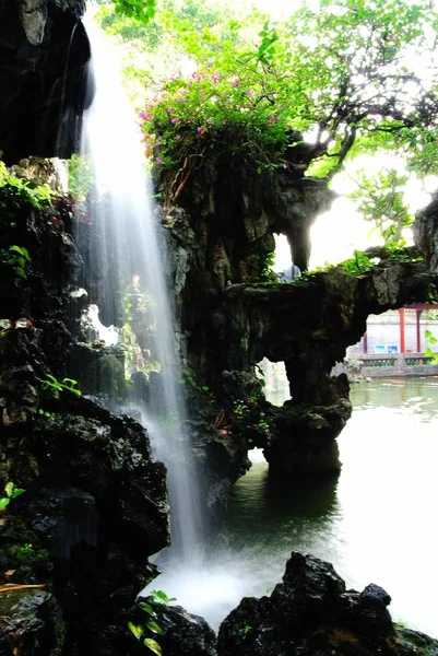 Cachoeira Cai Parque — Fotografia de Stock