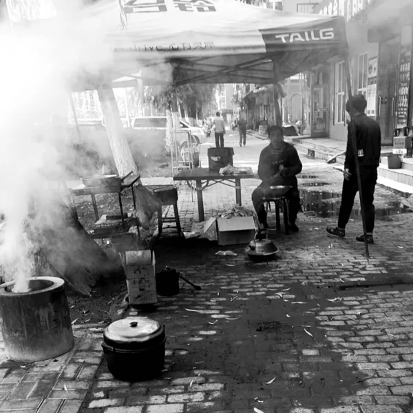 Imagen Blanco Negro Una Calle Ciudad — Foto de Stock