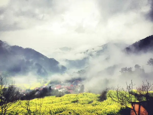 Nubes Verdes Las Montañas — Foto de Stock