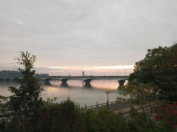 Vista Ciudad Del Lago Por Mañana — Foto de Stock