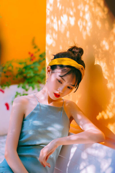 Beautiful Chinese Woman Summer Day — Stock Photo, Image