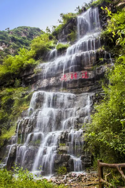 Bewegung Blick Auf Schönen Fließenden Wasserfall — Stockfoto