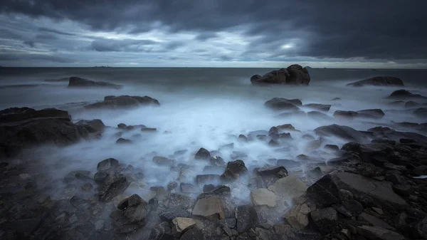 Pôr Sol Dramático Sobre Mar — Fotografia de Stock