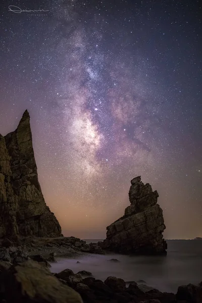 Noční Krajina Krásnou Hvězdnou Oblohou — Stock fotografie