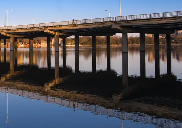 Puente Sobre Río Ciudad Riga Latvia — Foto de Stock