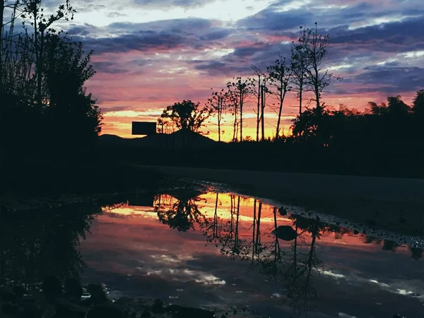 Puesta Sol Sobre Lago — Foto de Stock