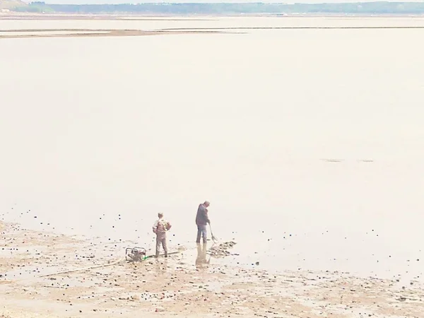 Padre Hijo Caminando Por Playa — Foto de Stock