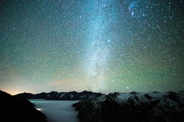 明るい星と美しい夜空 — ストック写真