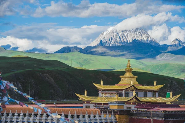 Hermoso Paisaje Con Pagoda Montaña Las Montañas —  Fotos de Stock