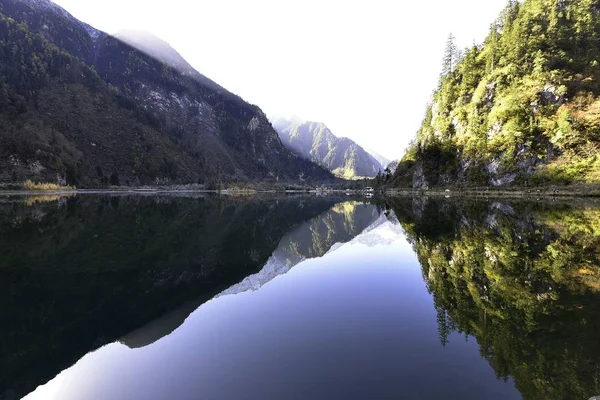 Hermoso Paisaje Lago Las Montañas — Foto de Stock