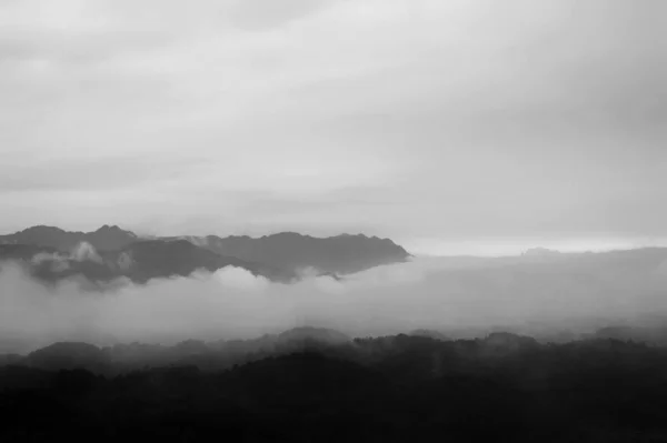 Nuvens Pretas Brancas Nevoeiro Natureza — Fotografia de Stock