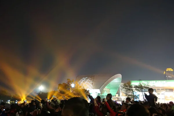 Vista Nocturna Multitud Personas Estadio — Foto de Stock