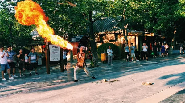 Gente Está Bailando Festival Del Fuego — Foto de Stock