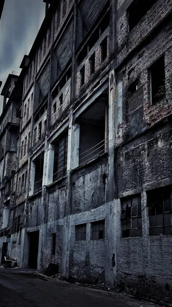 Viejo Edificio Abandonado Una Fábrica — Foto de Stock