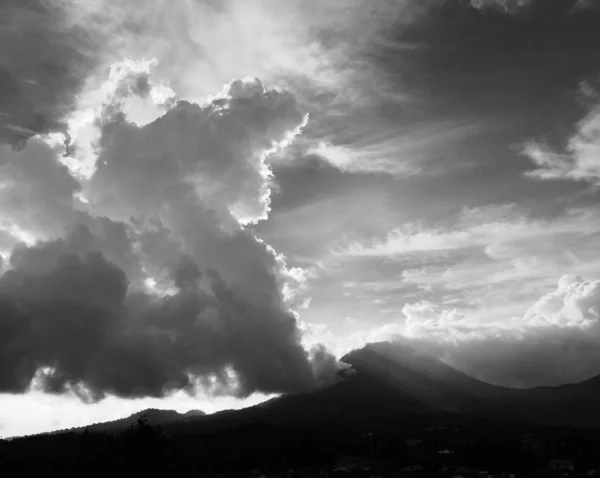 Nuvens Nas Montanhas — Fotografia de Stock