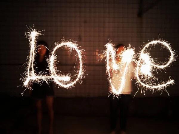 Número 2017 Con Fuegos Artificiales Brillantes Sobre Fondo Negro — Foto de Stock