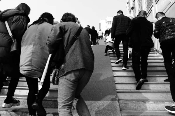 Gente Caminando Por Ciudad — Foto de Stock