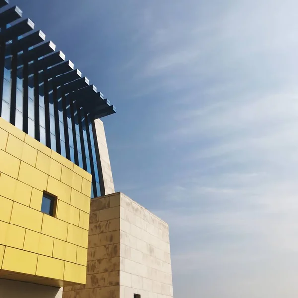 Edificio Moderno Con Cielo Azul — Foto de Stock