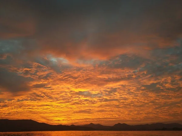 Γραφική Θέα Του Όμορφου Ηλιοβασιλέματος — Φωτογραφία Αρχείου