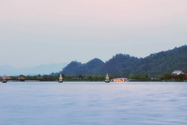 Вид Озеро Утром — стоковое фото