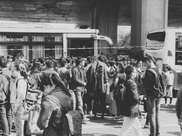 Imagen Blanco Negro Una Multitud Personas Ciudad — Foto de Stock