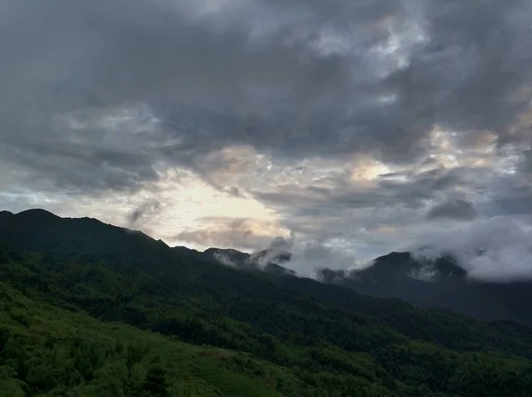 Hermoso Paisaje Con Montañas — Foto de Stock