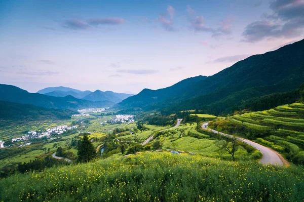 Hermoso Paisaje Con Montañas — Foto de Stock