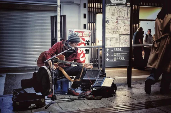 Hombre Mujer Tocando Guitarra Garaje — Foto de Stock