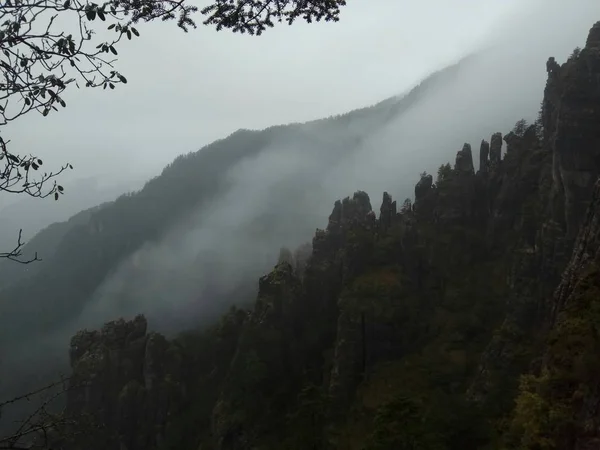 Paisaje Montaña Con Niebla Montañas — Foto de Stock
