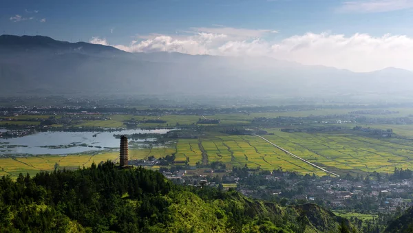 Vista Del Paisaje Con Las Montañas — Foto de Stock