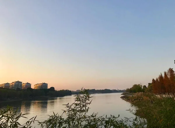 Hermoso Atardecer Sobre Lago — Foto de Stock