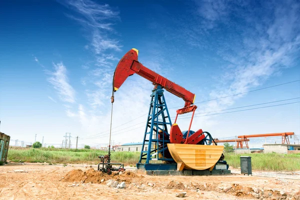 oil pump in the field