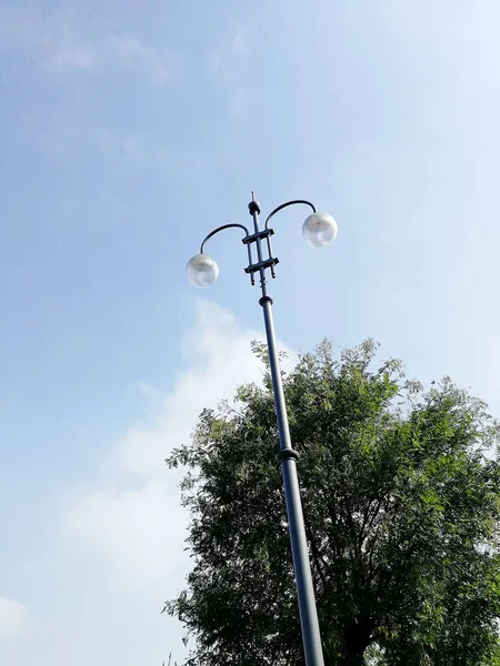 Уличная Лампа Голубом Небе — стоковое фото