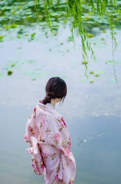 Young Woman Pink Dress Standing Lake — Stock Photo, Image