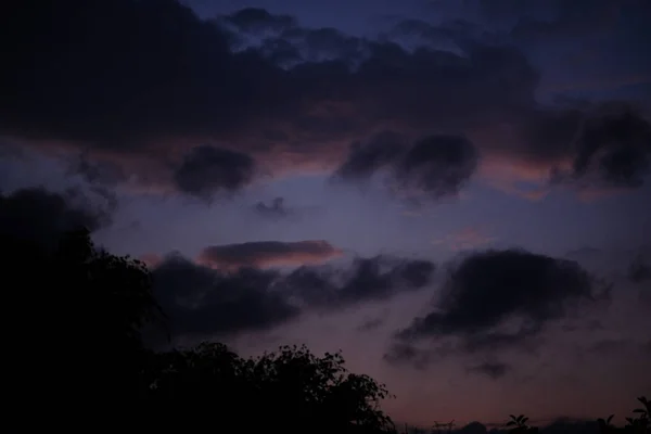 Hermoso Atardecer Sobre Cielo Oscuro — Foto de Stock