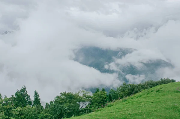 Nuvens Nas Montanhas — Fotografia de Stock