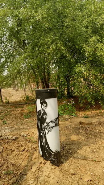 Una Botella Agua Parque — Foto de Stock